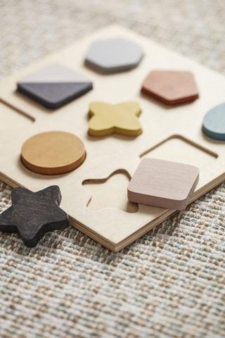 KIDS CONCEPT. Ξύλινo παζλ-σφηνώματα με γεωμετρικά σχήματα (πολύχρωμο)